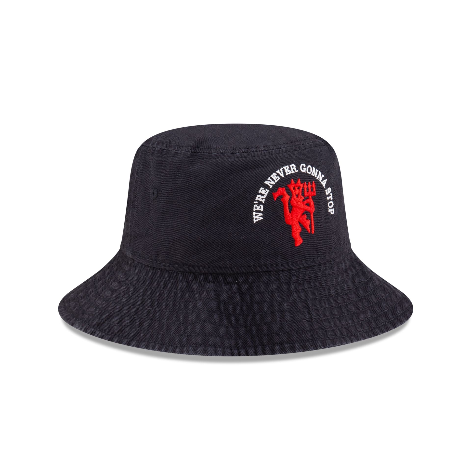 60564627_BUCKET_EMEASOCCERFW24_MANUTD_BLK_3QR