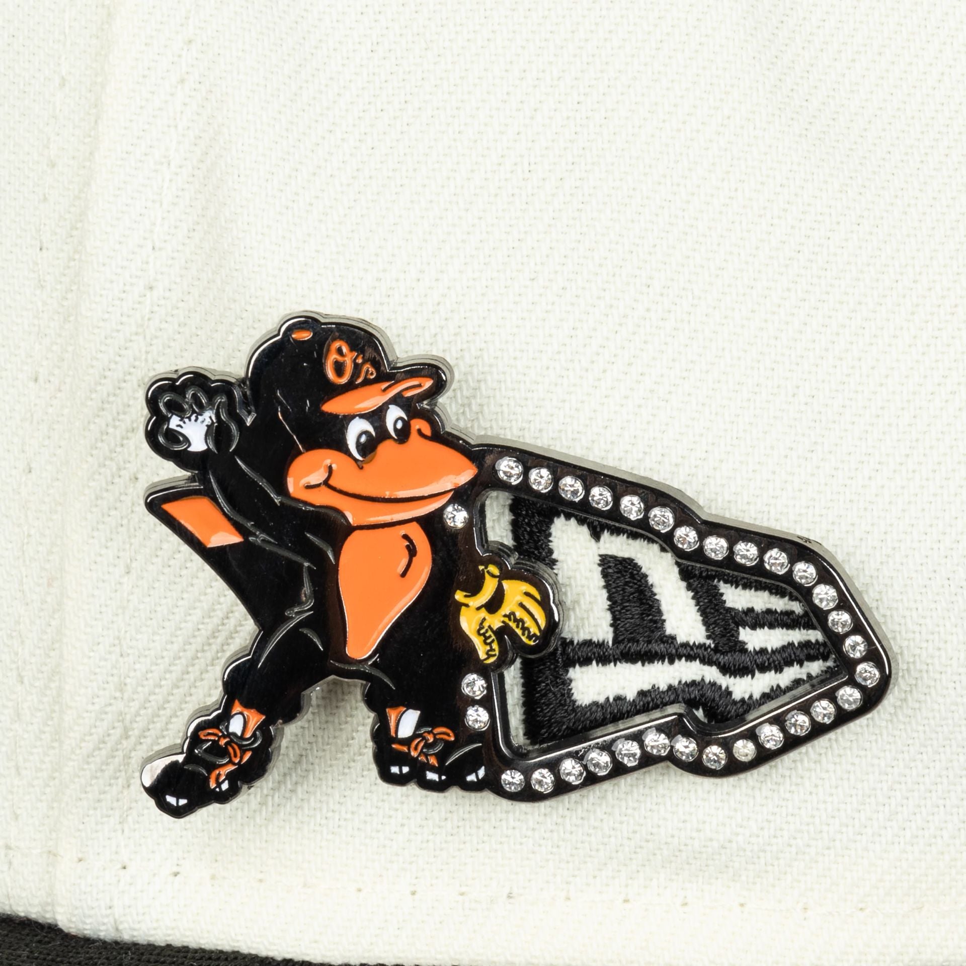 60579286_59FIFTY_MLB_MASCOT_PIN_BALORI_SND_D1