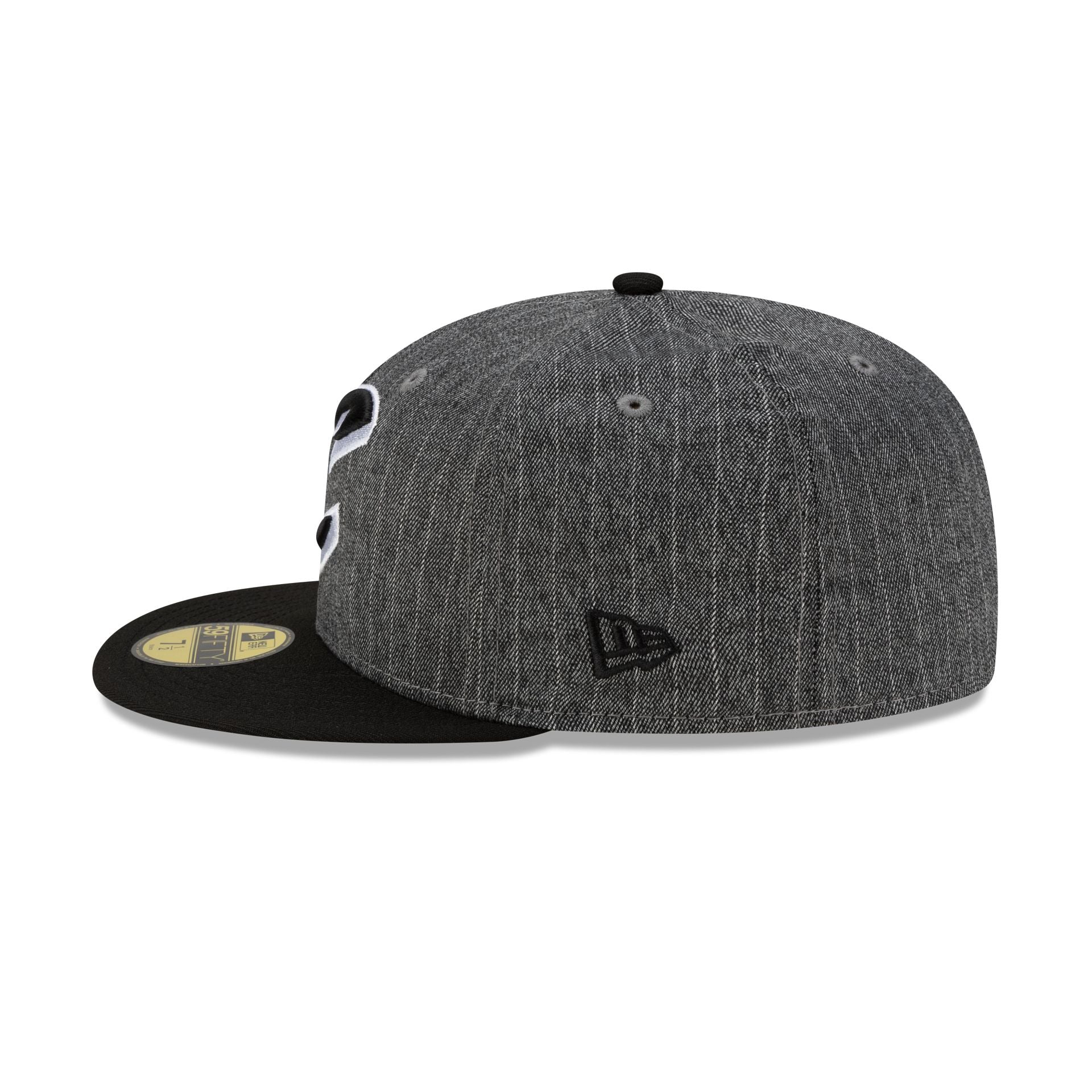 60767936_59FIFTY_BLACK_20PINSTRIPE_20_205950_2029313_20CLECAV_20_20XBK_CLECAV_XBK_LSIDE