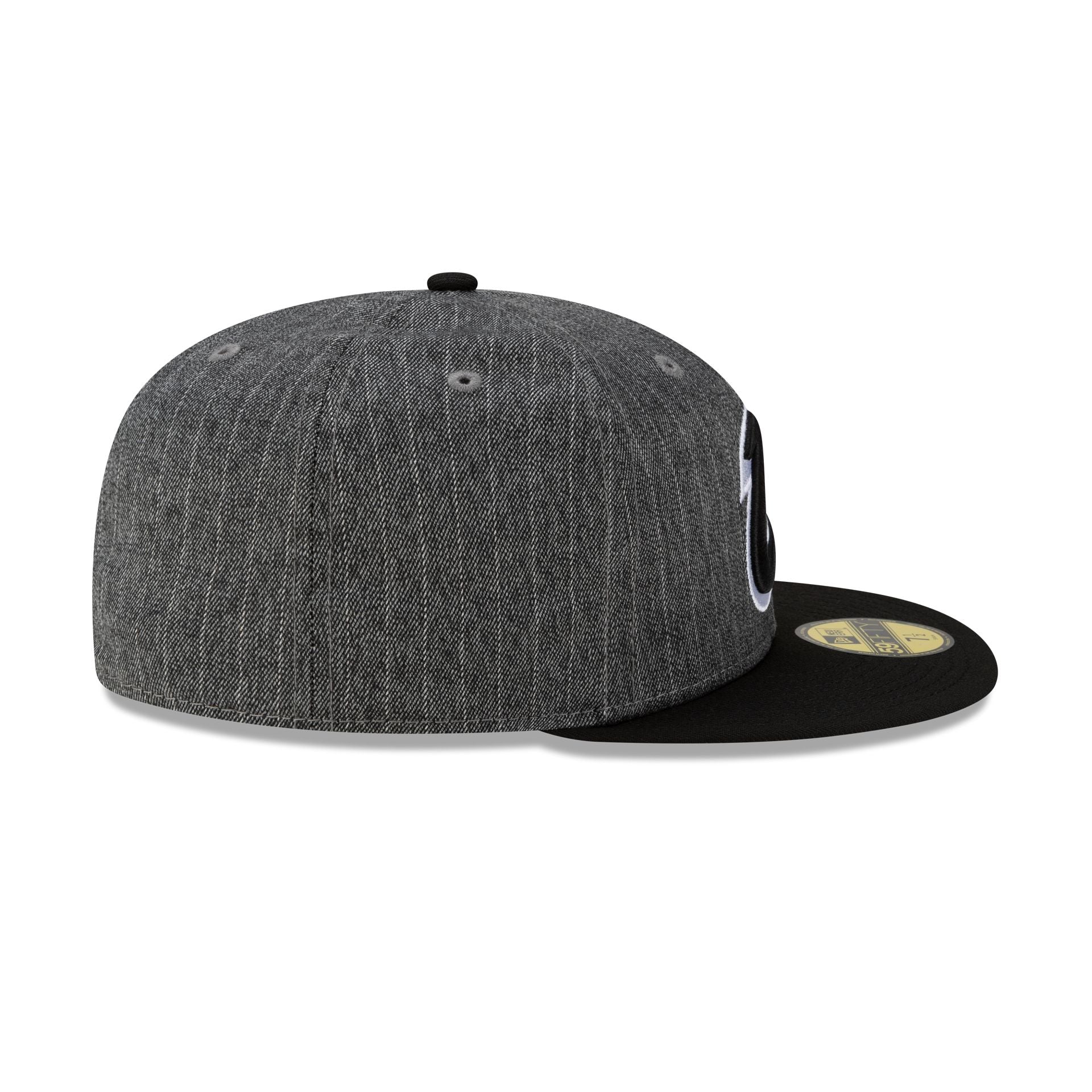 60767936_59FIFTY_BLACK_20PINSTRIPE_20_205950_2029313_20CLECAV_20_20XBK_CLECAV_XBK_RSIDE